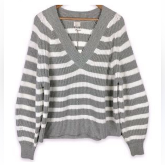 A NEW DAY Gray & White Striped Winter Knit V-Neck Sweater NWOT - Picture 1 of 9